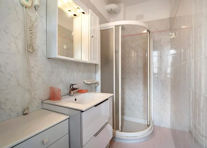 For Tourist Use * לידו די ג'סולו